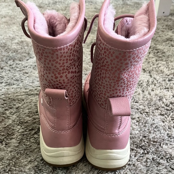 UGG BOOTS - Picture 2 of 8